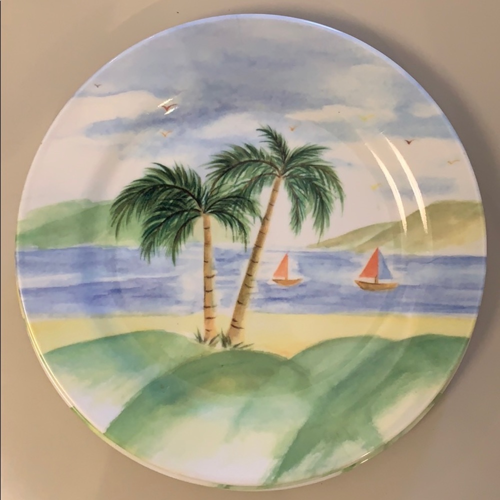 Plastic Summer Scene Round Plates